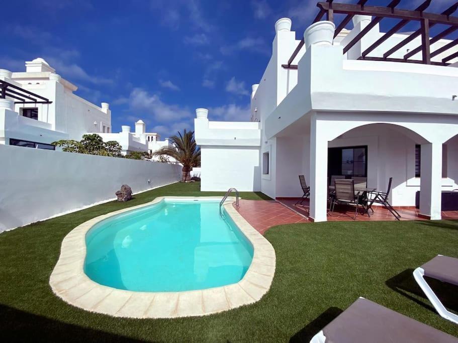 קורלחו Villa Nina 'Luxury Villa In The Sun' מראה חיצוני תמונה