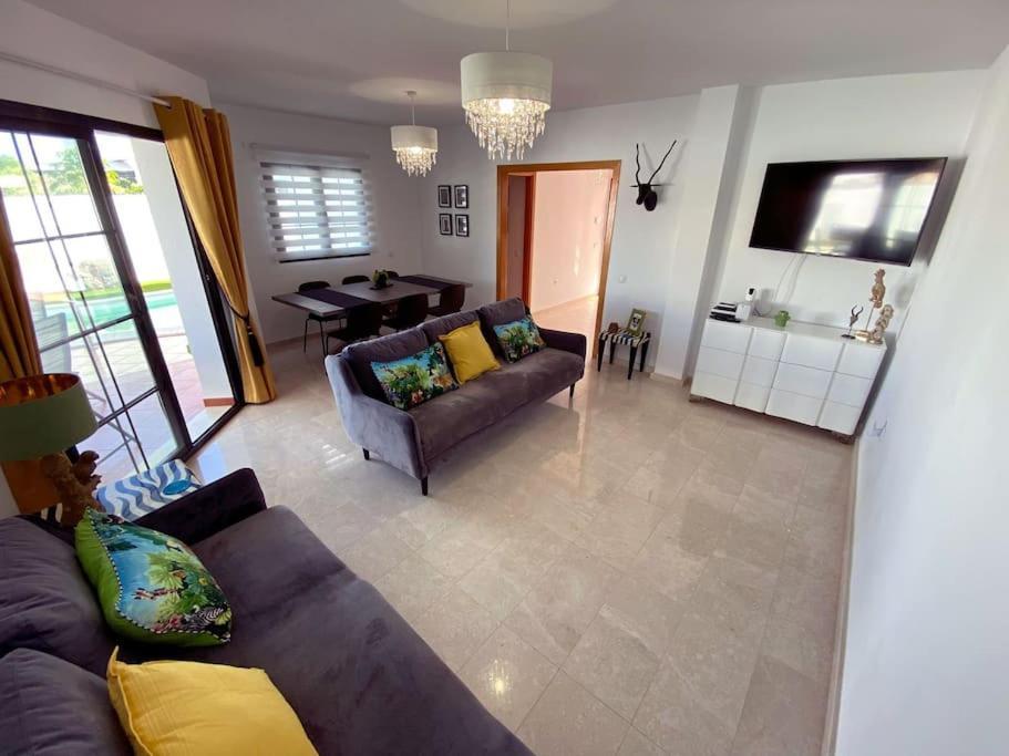 קורלחו Villa Nina 'Luxury Villa In The Sun' מראה חיצוני תמונה