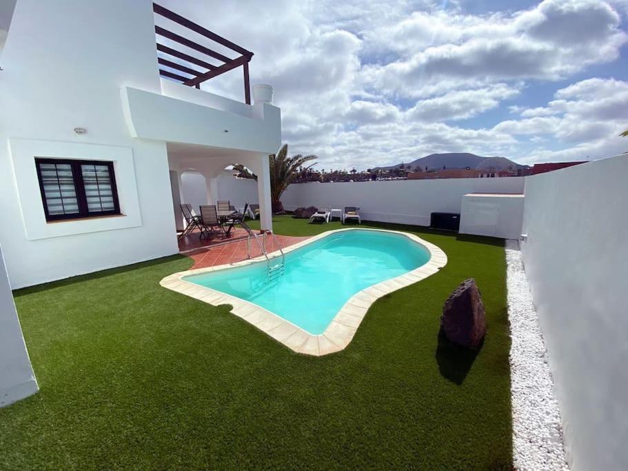 קורלחו Villa Nina 'Luxury Villa In The Sun' מראה חיצוני תמונה
